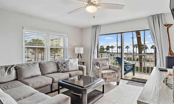 Madeira Beach Condo | Across from Madeira Beach – Gulf-View Condo with Pool