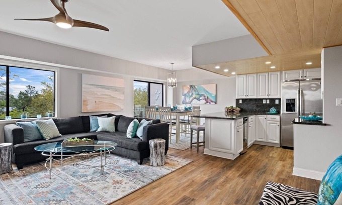 Hilton Head Island Condo | Across St from Beach & Tiki Hut/1Block to Coligny Shops&Restaurants/Free Bikes