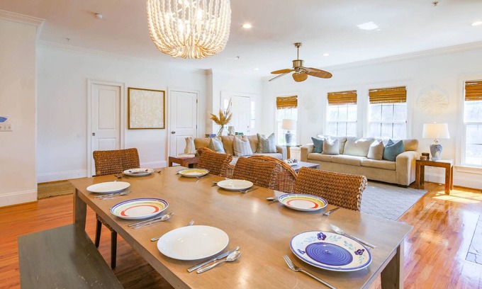Isle of Palms House | Across Street from Beach, Live Music Hall, Shops & Restaurants; Community Pool; Dog Friendly!
