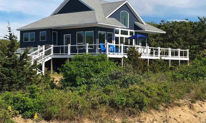 North Eastham House | Across Street From Private Beach; Bright & Airy; Renovated Bathrooms & Kitchen