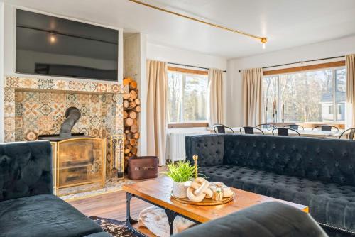 Pocono Summit House | Acute Chalet - Cozy I Elegant I Serene
