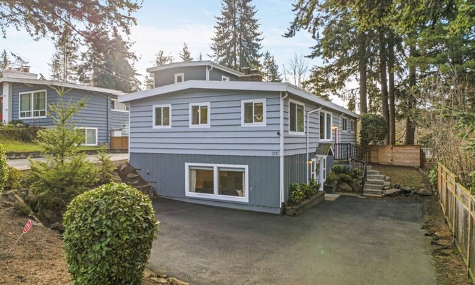 Hillwood House | ADA/King Beds/BBQ/Fire Pit/4,400 sqft/Game Room