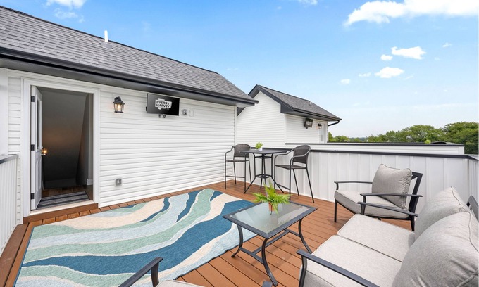 Clarksville House | Adam's Downtown Retreat with 2 Rooftop Patios (1012/1014 Franklin)