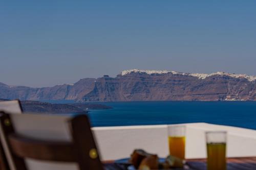 Akrotiri Bed & Breakfast | ADAMANTIOS VILLAS & SUITES