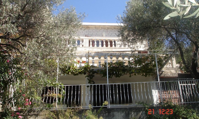 Sveti Stefan House | Adapted house in a Mediterranean style, children u. Pet friendly, very good nature