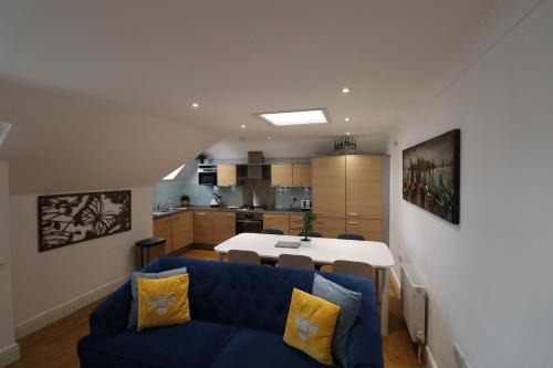 Runnymede Apartment | Addlestone - Large Stunning 2 bed room Apartment