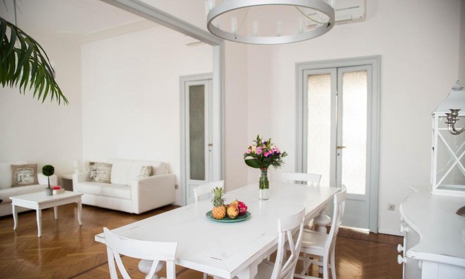 Porta Venezia Apartment | Adelaide Central Apartment
