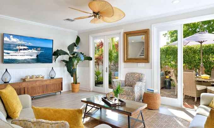 Bahama Village Villa | Admirals Gold Key West - Truman Annex Villa - Close to Beach and Duval w Parking and Pool Access