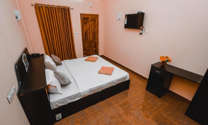 Meenangadi Hotel | Adona Residency