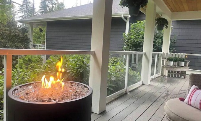 Anacortes House | Adorable 1 bed Guest House w/cozy elec. fireplace