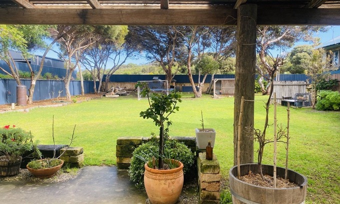 Sinclair Cottage | adorable 1 bedroom cottage surrounded by trees