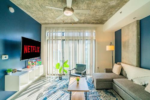 Evans Churchill Apartment | Adorable 1BD - Central Downtown - Gym, Pool, Parking