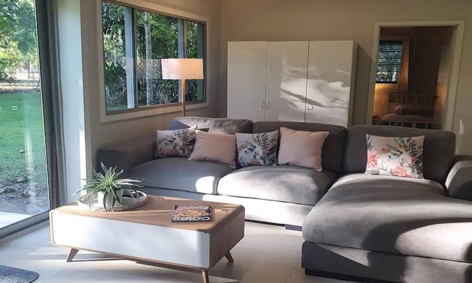 McMinns Lagoon House | Adorable 2 bedroom unit, set in lush gardens