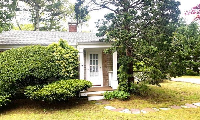 Wianno House | Adorable 2 bedroom, 2 bath Osterville Cottage walk to Village, close to beach, beach pass included.