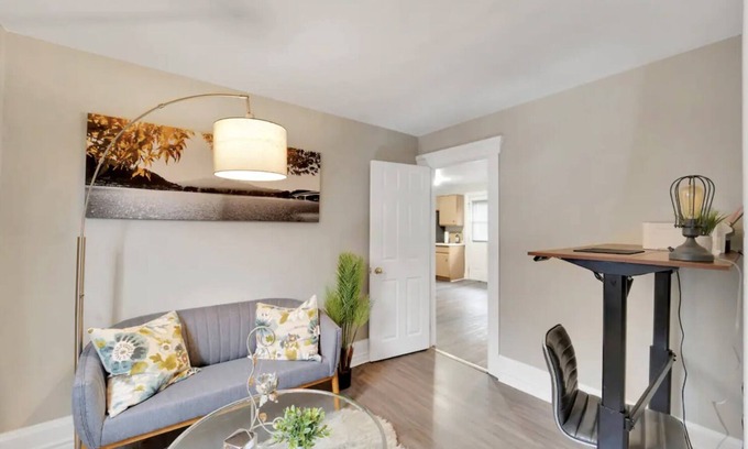 Windsor Apartment | Adorable 2 bedroom Apt in the heart of Windsor