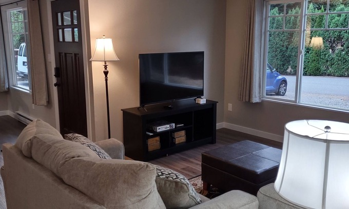 Silver Lake House | Adorable 2 bedroom duplex/home 2 blocks from lake. Close to everything in the NW
