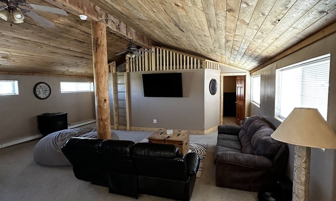 Loa House | Adorable 2 Bedroom Guest House with a Kids Loft