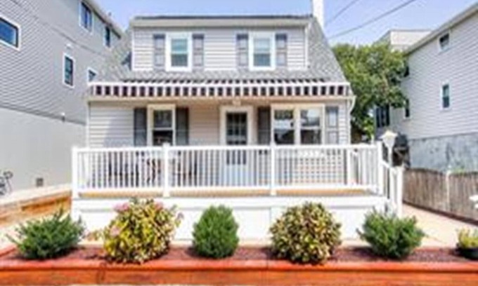 Ship Bottom Apartment | Adorable 2 bedroom second floor duplex in Ship Bottom, short walk to the beach.
