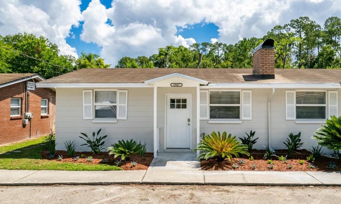 Southside House | Adorable 2bed1bath Unit Sleeps 4 Close To Town Center Downtown Beach Mayo Clinic
