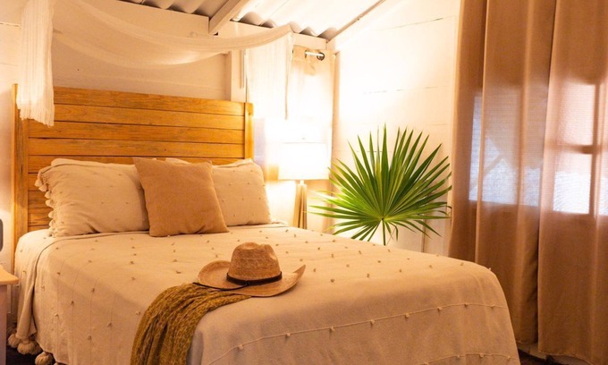 El Cuyo House | Adorable 6 bedroom beachfront home with amenities