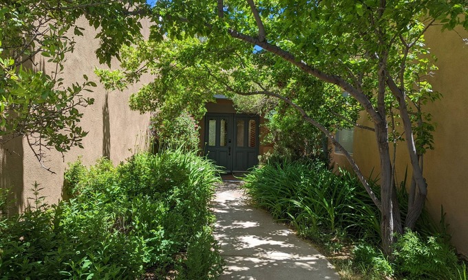 El Prado House | Adorable Adobe Taos - excellent location! Lic. #9449