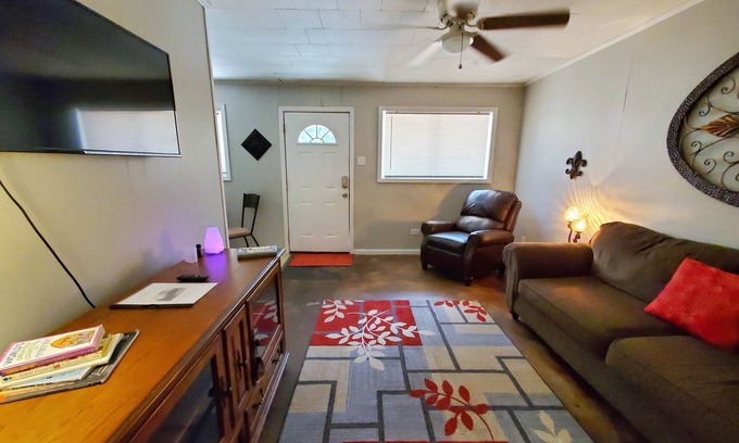 West Monroe Apartment | Adorable affordable comfortable for work or travel