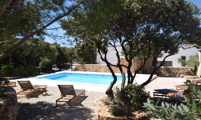 Mandre Apartment | Adorable apartment with private terrace and shared swimming pool in Mandre