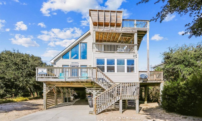 Duck House | Adorable Beach house in Duck with Hot Tub, Pet friendly. Roof top deck!
