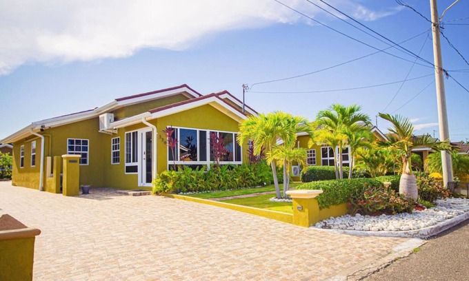 Mammee Bay House | Adorable Beach House in Drax Hall~Gated~Pool~Gym