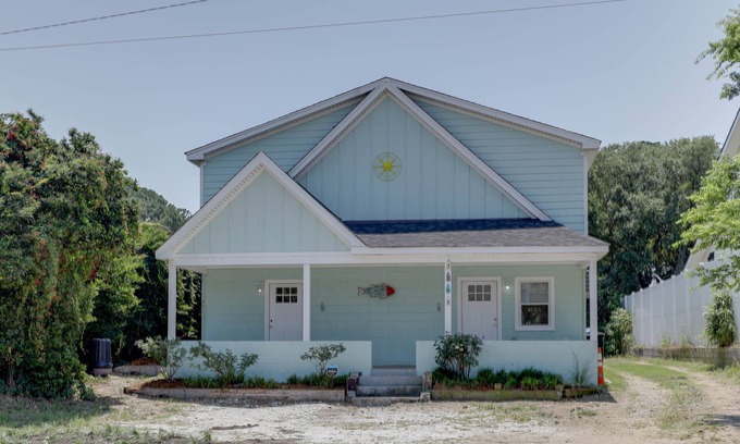 Northeast Virginia Beach Cottage | Adorable Chesapeake Bay Beach Cottage A Just 1 Block from the Sand!