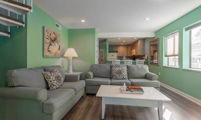 Rehoboth Beach Condo | Adorable/Clean Condo Steps to the Beach 3BR Sleeps 6
