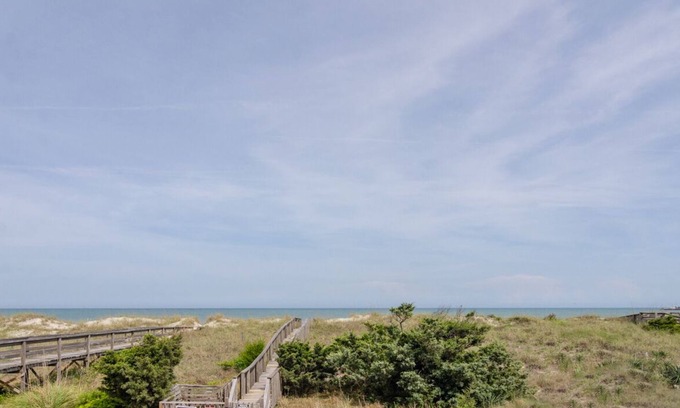 North Carolina Coast Condo | Adorable condo with oceanfront balcony