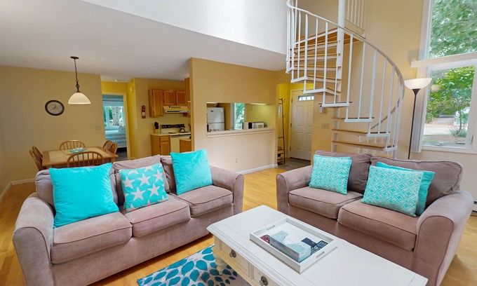 Brewster Condo | Adorable condo with patio, shared pool, & hot tub - close to the water