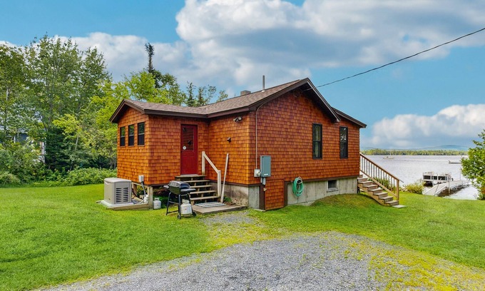 Greenville Cabin | Adorable Cottage on the Lake W/Shared Dock, Full Kitchen, Firepit, & Hiking