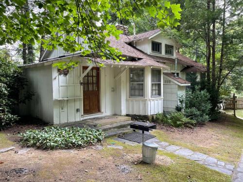 Gatlinburg House | Adorable cottage within walking distance to downtown Gatlinburg!