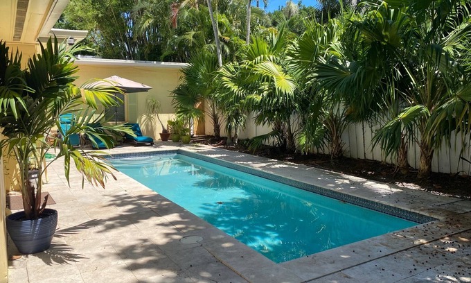 Del-Ida Park Historic District Apartment | Adorable Delray Poolside Retreat - walk to beach and Atlantic!