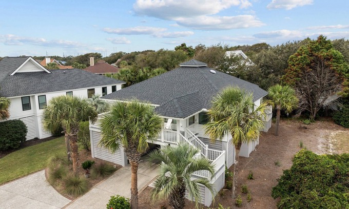 Isle of Palms House | Adorable Family Beach Home! Close to the Beach! Community Pool & Tennis!