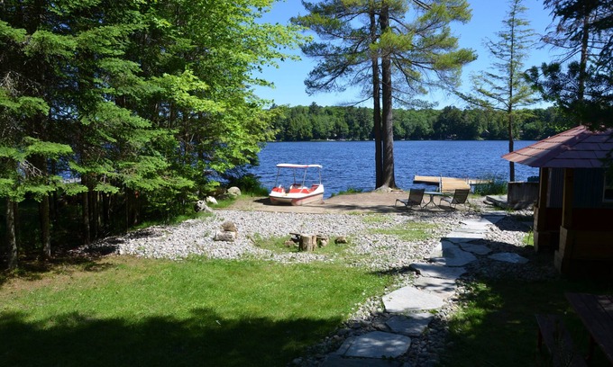 Bracebridge Cottage | Adorable family lakefront Cottage On Quiet lake in Muskoka