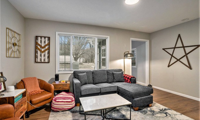 South Haven House | Adorable getaway with wifi, fireplace, and grill - one mile to lake