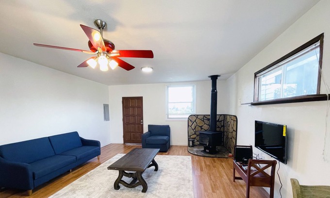 Yelm House | Adorable guest house in Yelm!