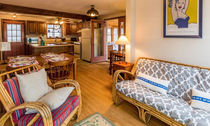 Wellfleet Cottage | Adorable Harbor Side Cottage