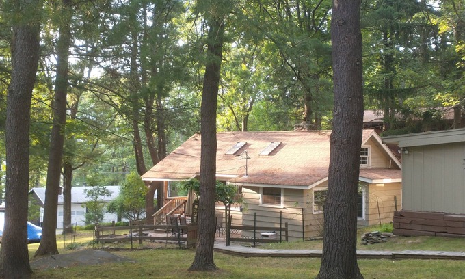 Tafton Ski Chalet | Adorable lake home with 2 bedrooms and sleep in loft with full size beds