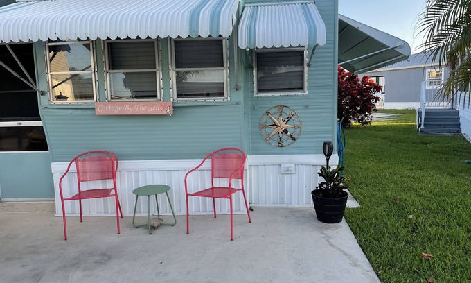 Nettles Island House | Adorable Mobile Home Resort Atmosphere Short Distance to Beach
