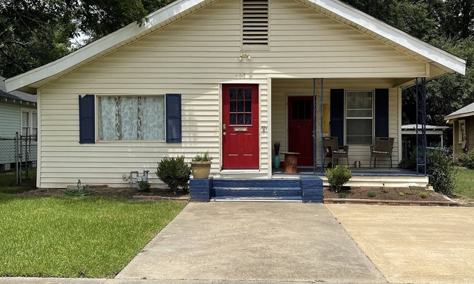Monroe House | Adorable Monroe Garden District Home