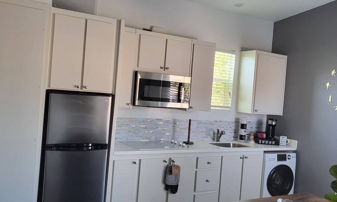 Los Angeles Apartment | Adorable new home in the heart of LA close to Sofi stadium