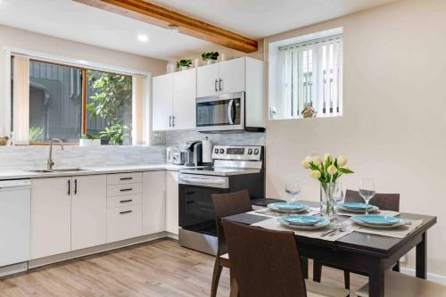 Federal Way House | Adorable new studio with free parking and WiFi