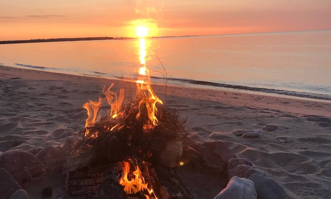 Upper Peninsula Michigan Cottage | Adorable Rustic Cottage Lake Superior