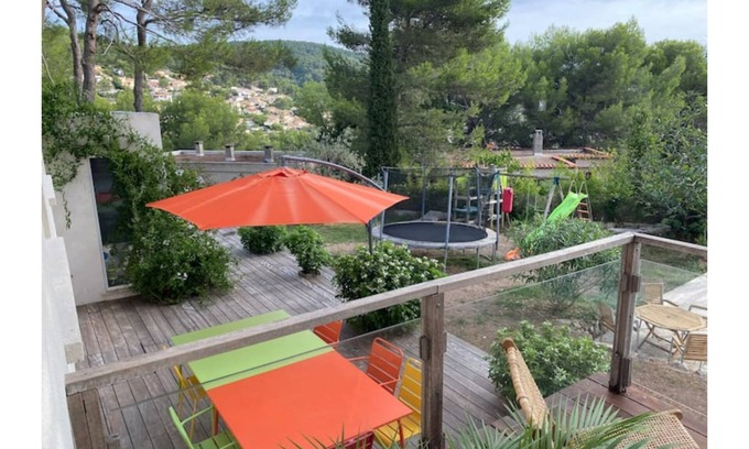 Carnoux-en-Provence Apartment | Adorable studio with swimming pool and large terrace.