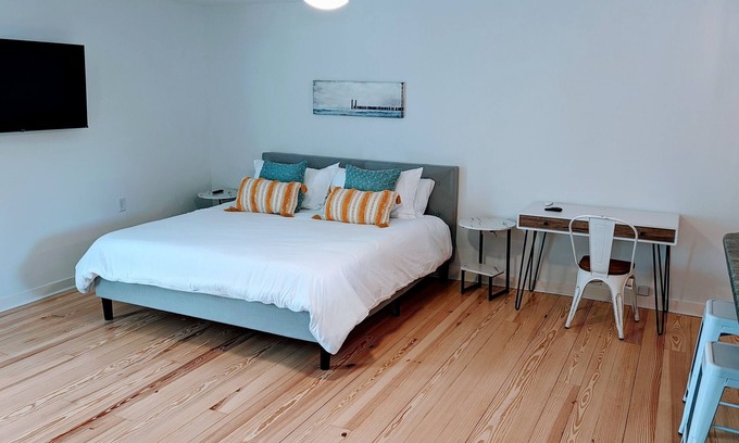 Riverland Terrace Apartment | Adorable Studio Apartment with Patio