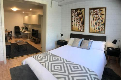 Flynn House | Adorable Studio Nestled in the Heart of Flynn - Hosted by Canstay